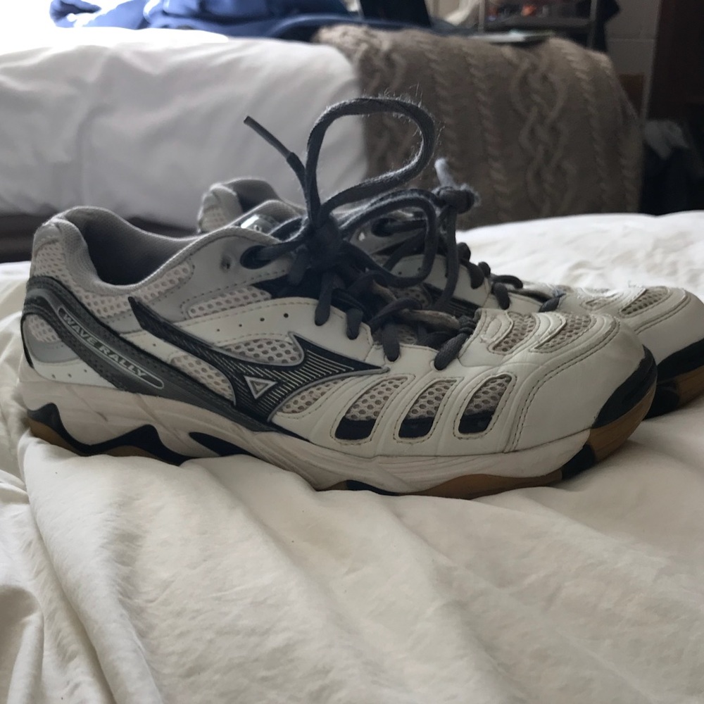 Volleyball shoes